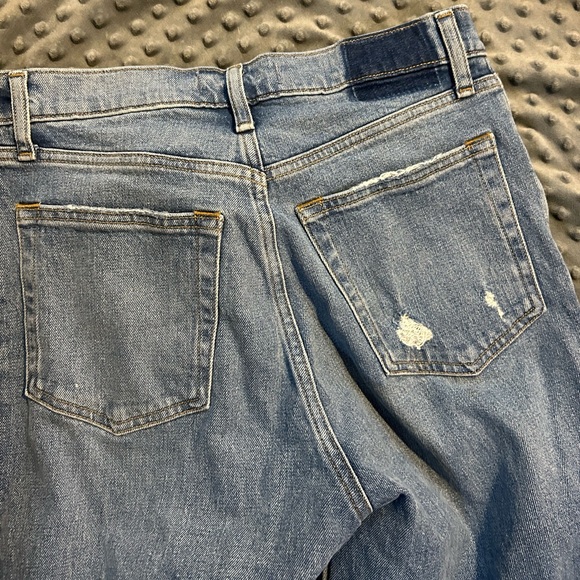 Abercrombie and Fitch Light Wash The 90’s Straight Ultra High Rise Jeans, Size 6 - Picture 3 of 9